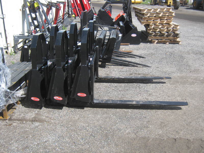 Skidsteer Loaders  Walco Pallet Forks Photo